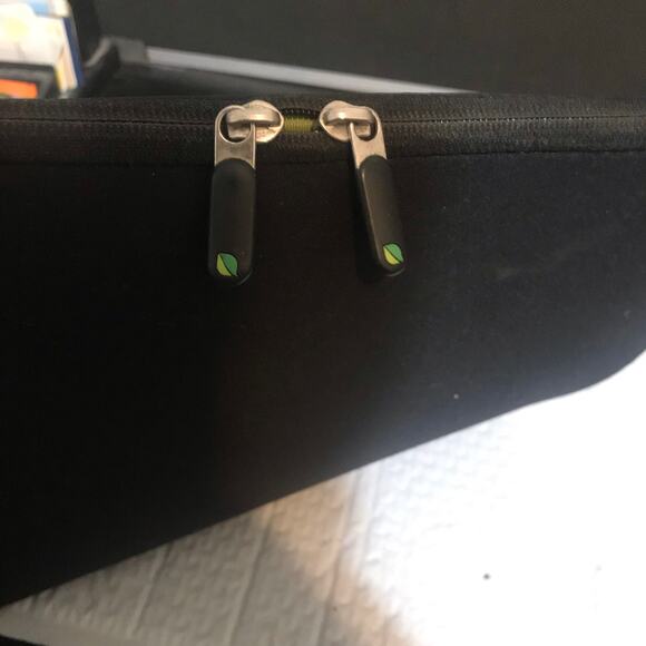 INCASE Neoprene Laptop Case Zippered Sleeve Black X - Picture 5 of 11